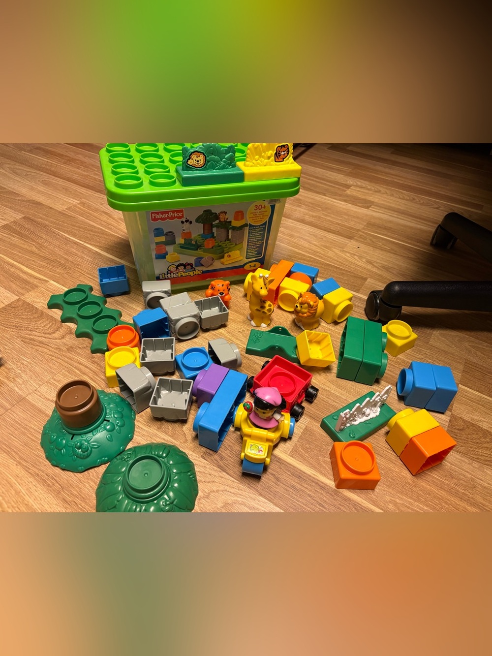 Fisher-Price little people Green Lid Building Block Set with Multicolor Pieces